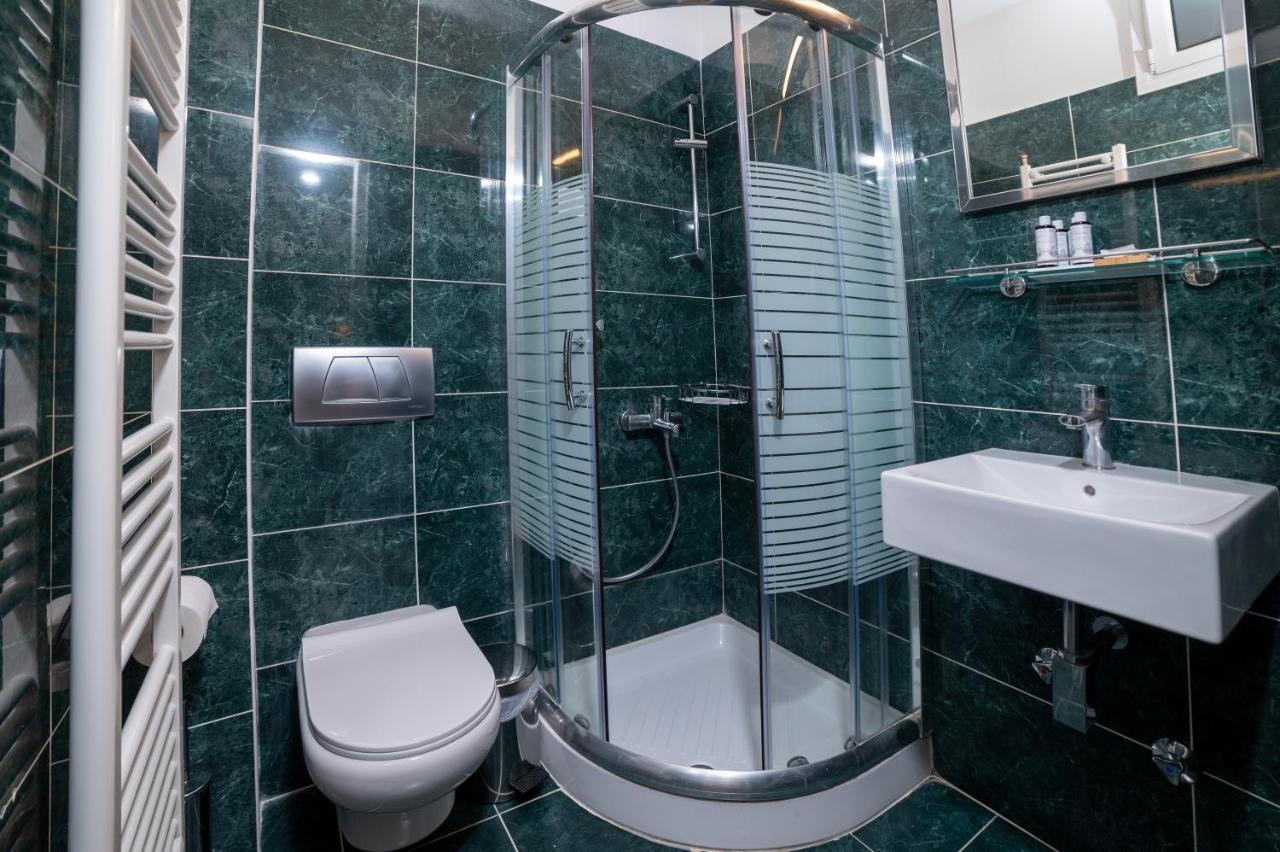 Brettania Hotel Janina Zewnętrze zdjęcie