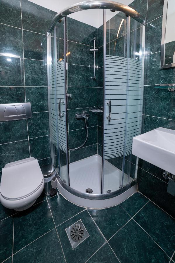 Brettania Hotel Janina Zewnętrze zdjęcie